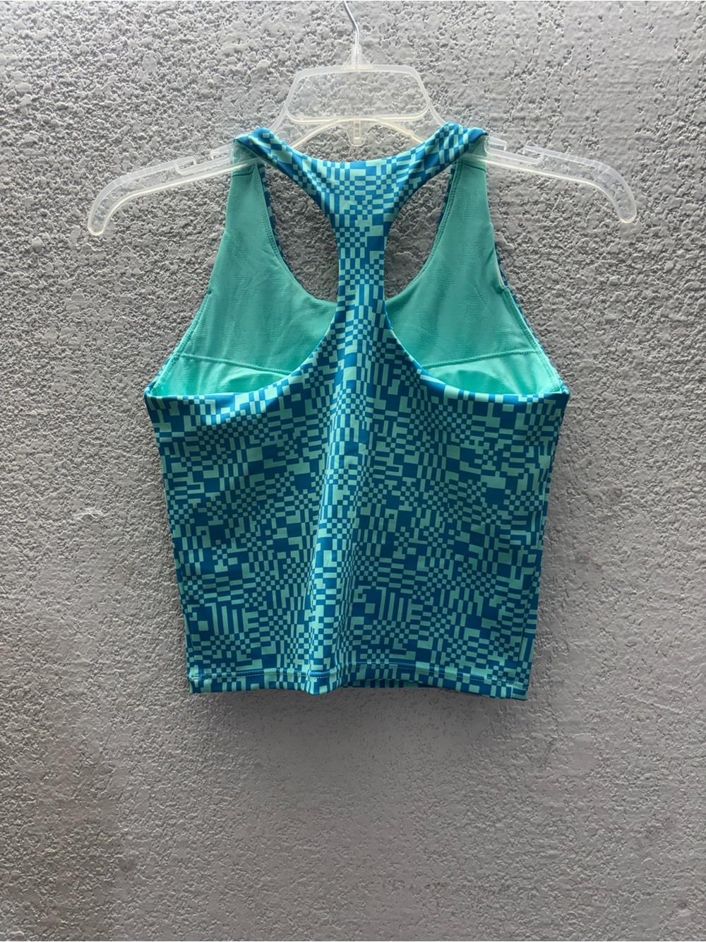 Rabbit Women’s Teal Geo-Print Cropped Athletic Tank - Picture 3 of 5